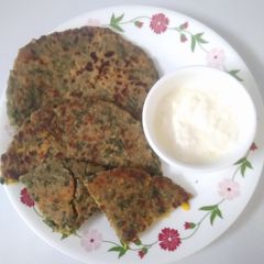 A picture of Stuffed Palak Paratha.