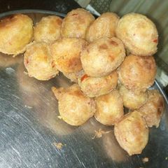 A picture of Chicken yam balls.