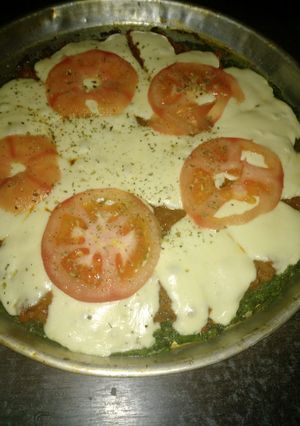Una foto de Pizza de acelga con masa integral aptos diabéticos