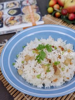 Hình của món Cơm Chiên Tỏi Tóp Mỡ.