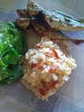 Carapau frito com arroz de pimentos