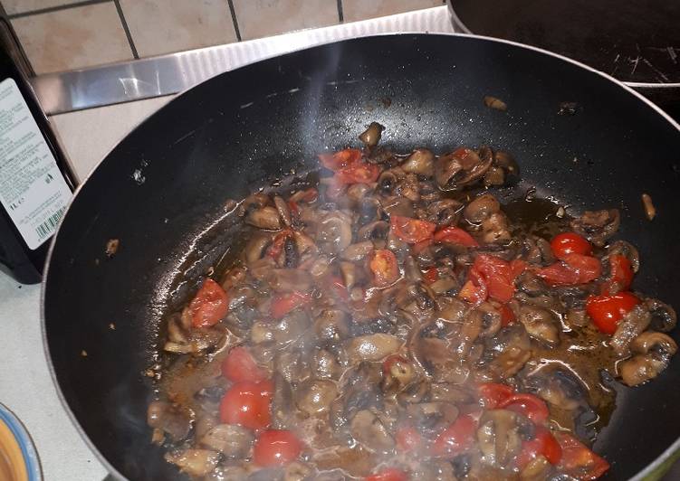 Step-by-Step Guide to Prepare Favorite Contorno facile e veloce di funghi e pomodorini