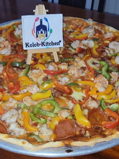 Una foto de PIZZA DE Camarón / Shrimp Pizza