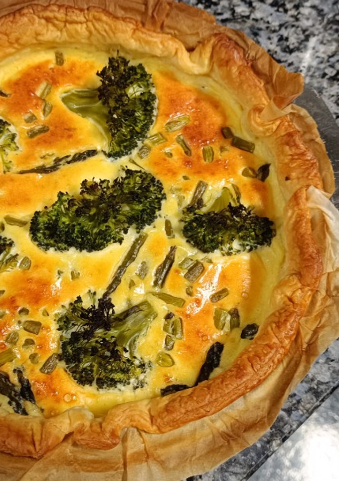 Una foto de 363. Quiche de espárragos y brócoli