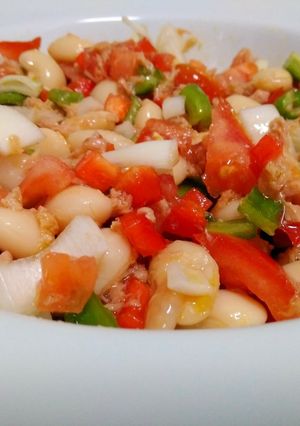 Una foto de Alubiones con picadillo de la huerta