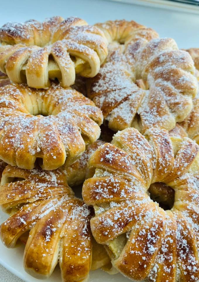 Слойки з яблуками