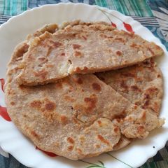 A picture of Masala Aloo Lachha Paratha.