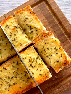 A picture of Roasted Garlic Bread.