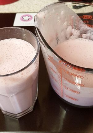 A picture of Strawberry and cream milk shake.