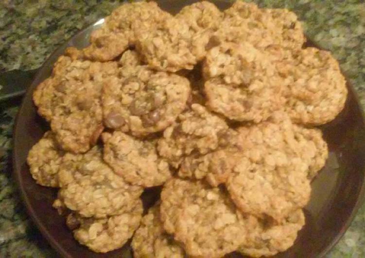 Apricot and Chocolate Oatmeal Cookies