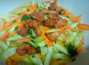 Hình của món Dưa leo cà rốt xào thịt.