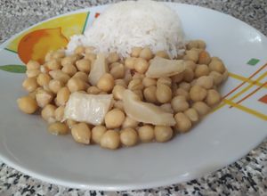 Una foto de Garbanzo con mondongo