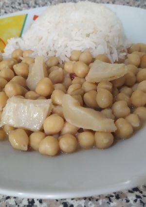 Una foto de Garbanzo con mondongo