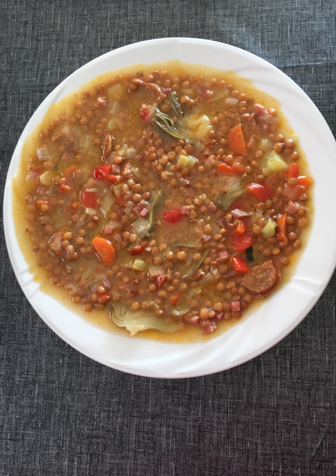 Una foto de Guiso de lentejas con chorizo y alcachofas🤪🤪🤪