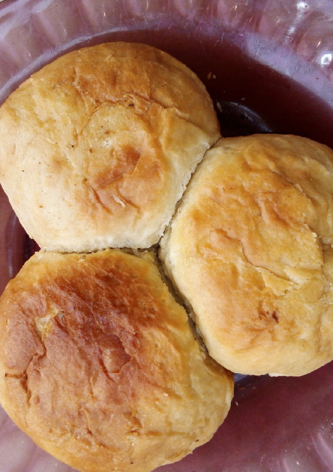 A picture of Bread roll without oven.