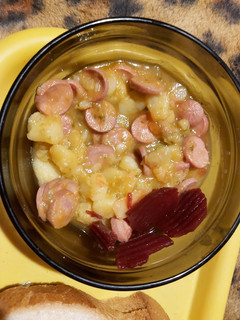Paprikás krumpli virslivel recept fotója