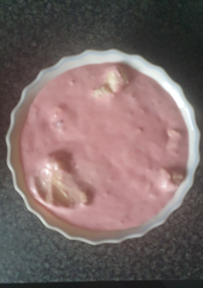 A picture of Simple Raspberry Eaton mess.