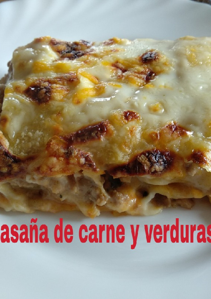 Una foto de Lasaña de carne y verduras
