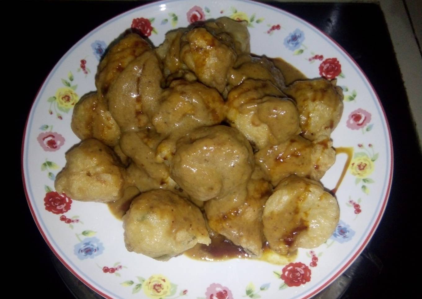Batagor goreng saus kacang