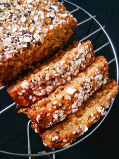 A picture of Banana Oats Loaf Cake.