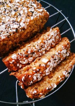 A picture of Banana Oats Loaf Cake.
