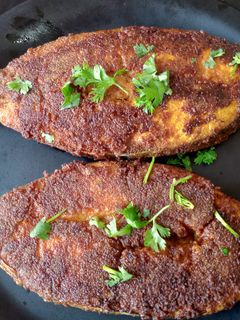 सुरमई फ्राय (sarmai fry recipe in marathi) रेसिपी चे मुख्य फोटो