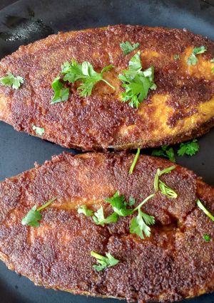 सुरमई फ्राय (sarmai fry recipe in marathi) रेसिपी चे मुख्य फोटो 