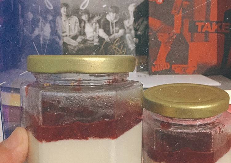 Bagaimana Bikin Strawberry Cheesecake in Jar Anti Gagal