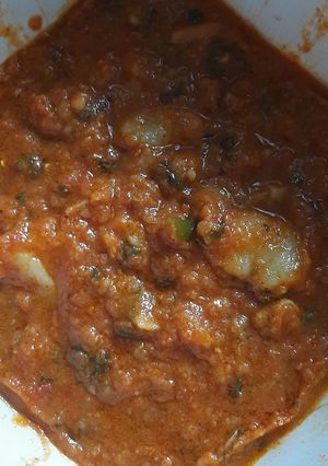 A picture of Aloo tamatar gravy.