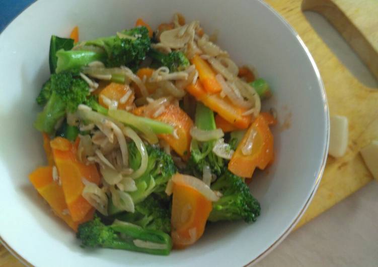 Tumis wortel brokoli teri nasi