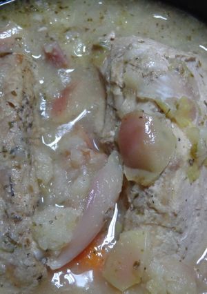 Una foto de Lomo con manzanas y algo más