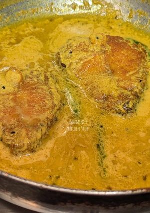 A picture of Bhetki Maacher sorshe jhal (Bhetki Fish cooked in mustard gravy).