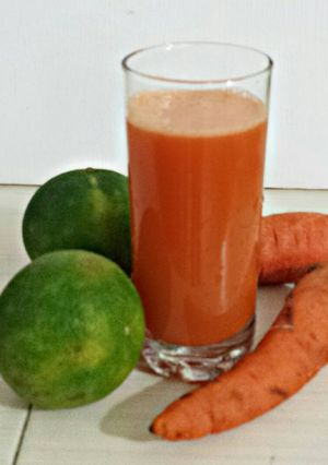 Una foto de Jugo de zanahoria y naranja