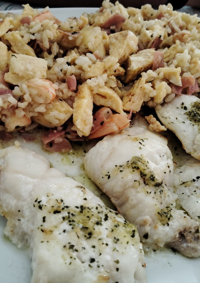 Una foto de Rosada o Lenguado a la plancha con arroz asiático airfryer y Thermomix