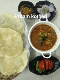 पंजाबी छोले भटूरे (Punjabi chole bhature recipe in Hindi) रेसिपी मुख्य फोटो