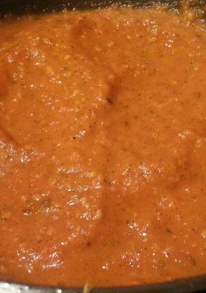 A picture of Marinara sauce for pasta.