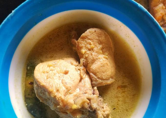 Wajib coba! Resep membuat Opor ayam bumbu kuning untuk Idul Adha  gurih