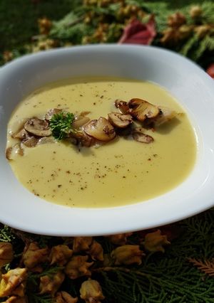 Póréhagymás cukkini krémleves, pirított gombával! recept fotója