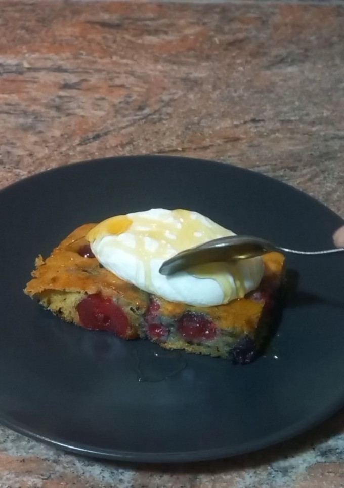 Una foto de Bizcocho con frutos rojos 🍒