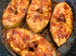 Hình của món Cá ngừ bò kho keo.