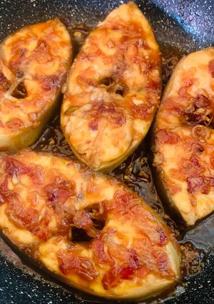 Hình của món Cá ngừ bò kho keo.