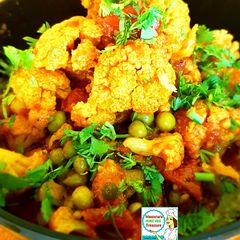 Gobhi Matar Tamatar Swadisht Sabzi A picture of Gobhi Matar Tamatar Swadisht Sabzi.