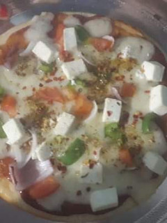 पिज़्ज़ा (pizza recipe in Hindi) रेसिपी मुख्य फोटो