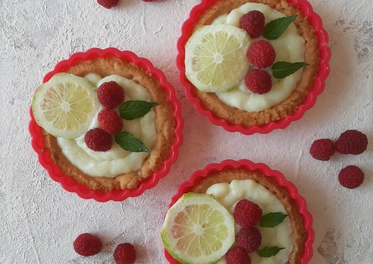 Recetta di Fatto in casa Tartellete con crema al limone e lamponi