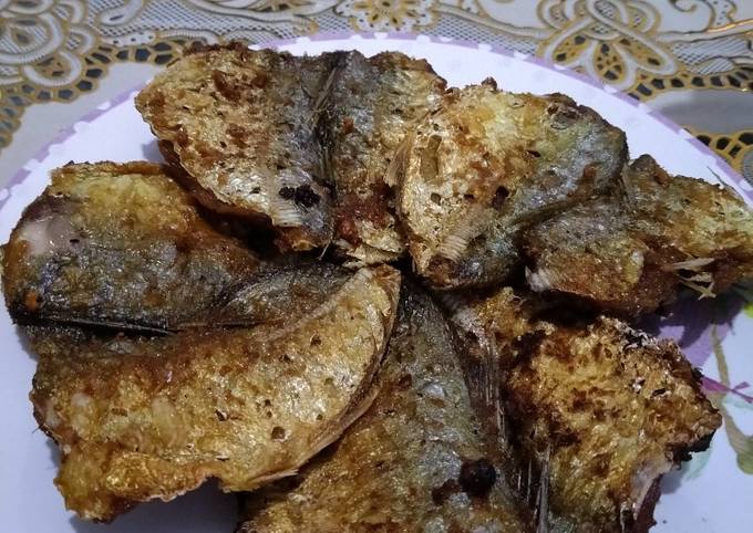 Resep Ikan Kembung Goreng Oleh Nurhayati - Cookpad