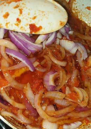 A picture of Onion sauce.