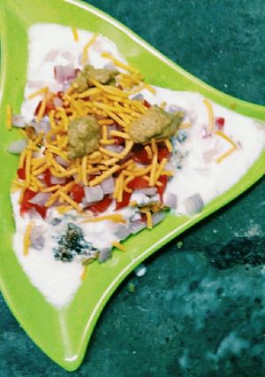 A picture of Dahi wada.