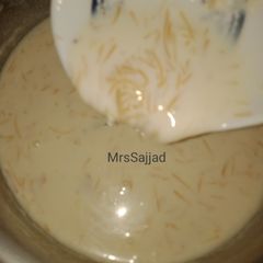 A picture of Sheer khurma.