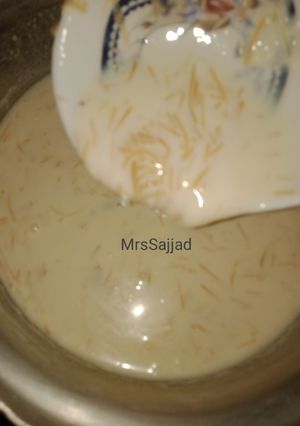 A picture of Sheer khurma.