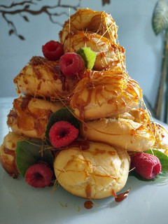 Una foto de Croquembouche